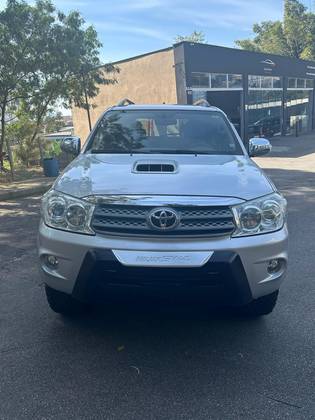 TOYOTA HILUX SW4 3.0 SRV 4X4 7 LUGARES 16V TURBO INTERCOOLER DIESEL 4P AUTOMÁTICO TOYOTA HILUX SW4 3.0 SRV 4X4 7 LUGARES 16V TURBO INTERCOOLER DIESEL 4P AUTOMÁTICO